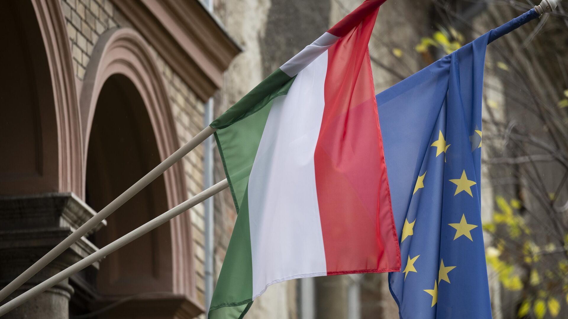СМИ: Венгрия согласилась разблокировать выделение Украине средств из фонда мира