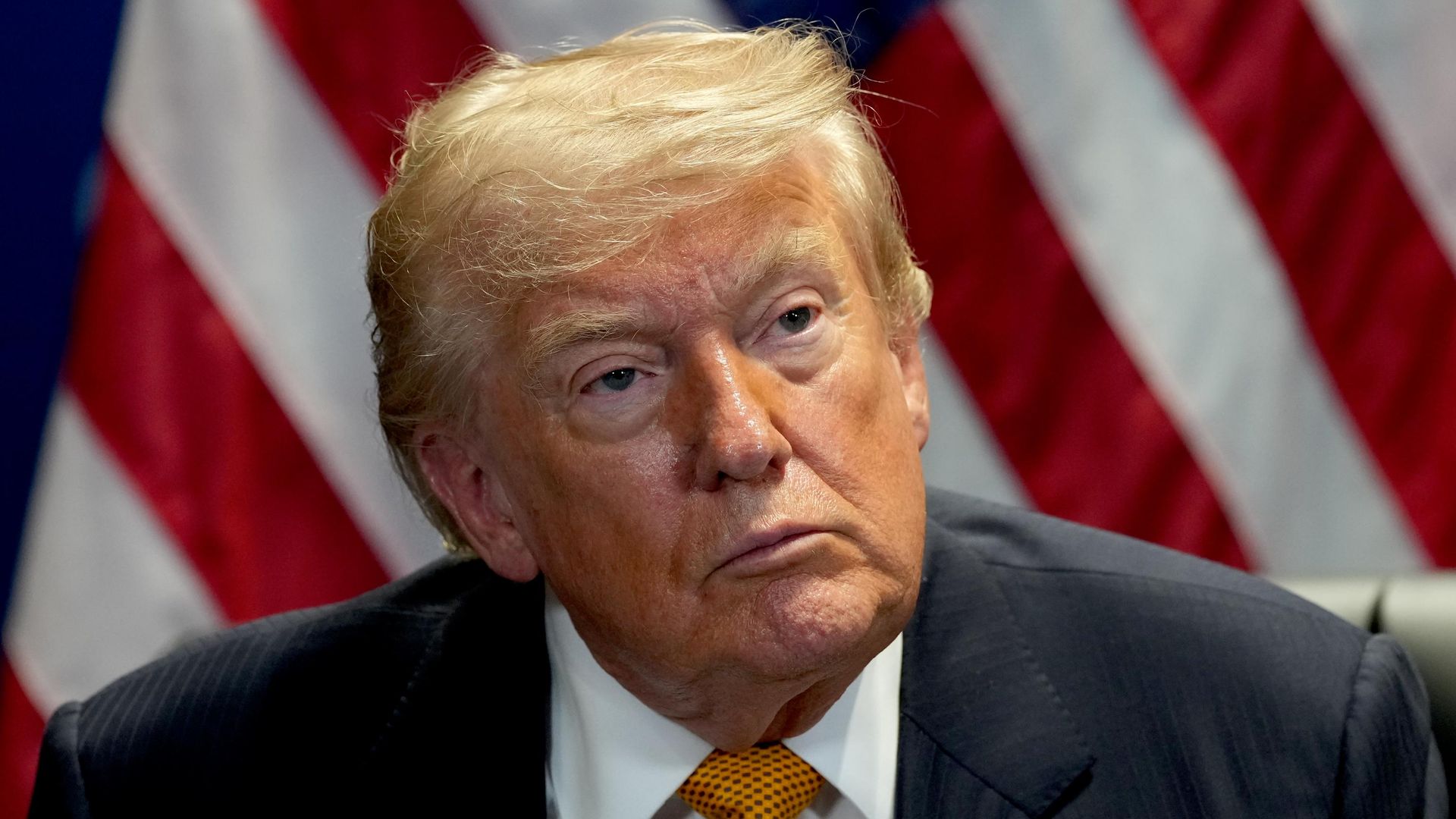 СМИ сообщают, что Трамп якобы рекламировал более 20 компаний после приобретения их акций