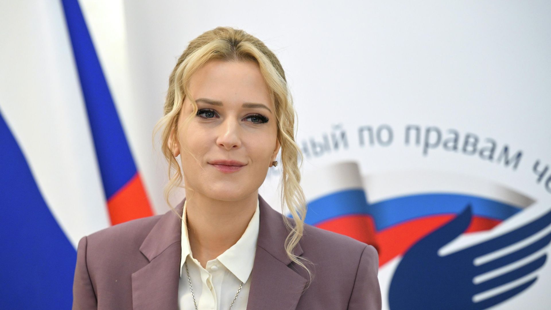 Лантратова поможет жителям села Липецкой области получить пенсии